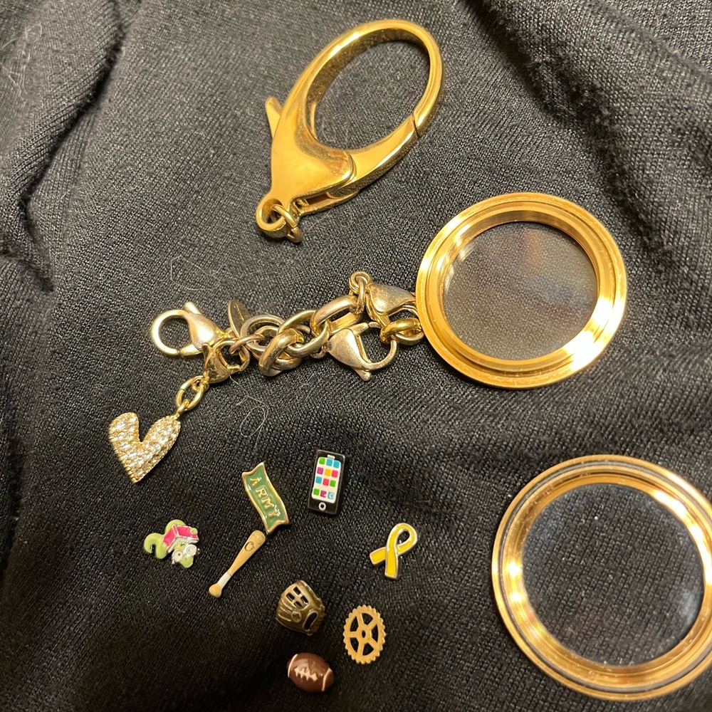Origami Owl bezel w/many accessories